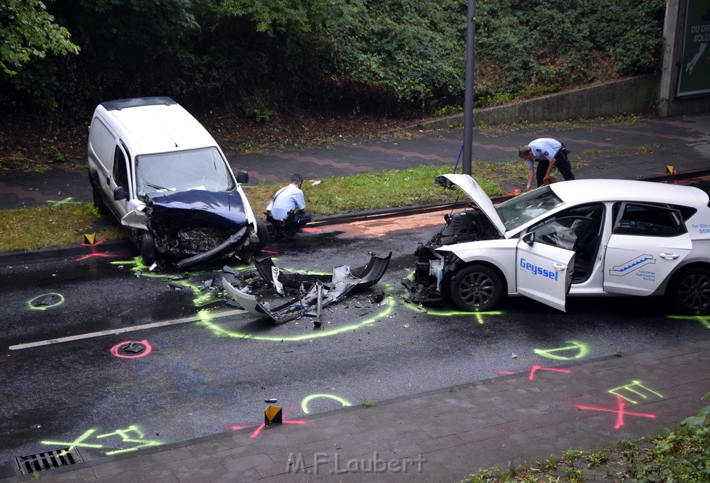 VU Frontal Koeln Hoehenhaus Berlinerstr vor Leuchterstr P24.JPG - Miklos Laubert